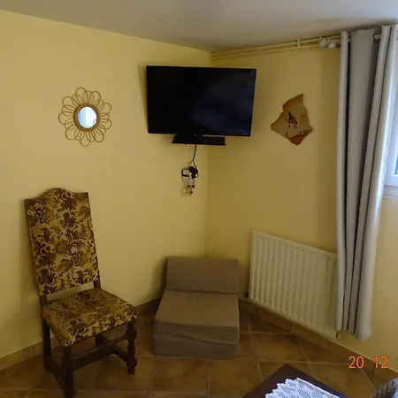 Gite Du Grand Cedre Apartment Doue Exterior photo